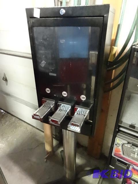 lot 27 image: 3 column sticker machine. No keys...