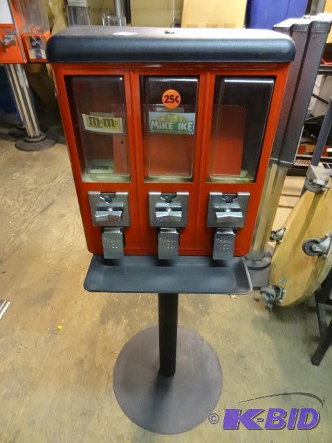 lot 48 image: Triple play 3 vend machine. No keys...