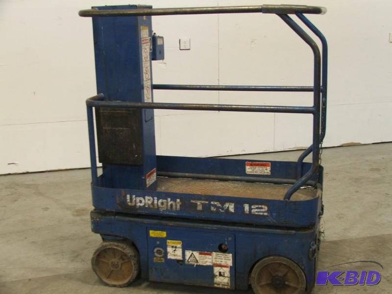 lot 12 image: UpRight TM12 Manlift