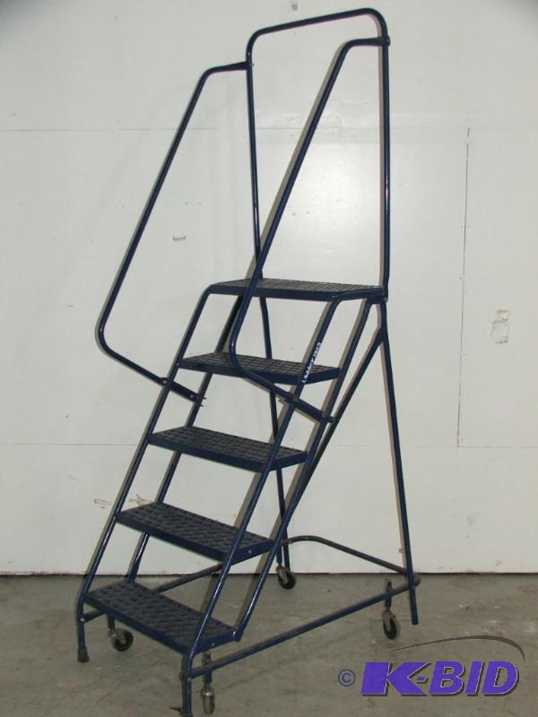 lot 19 image: 5 step rolling ladder...