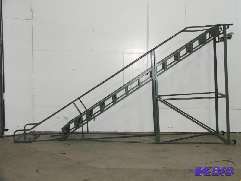 lot 20 image: 13 step rolling ladder...