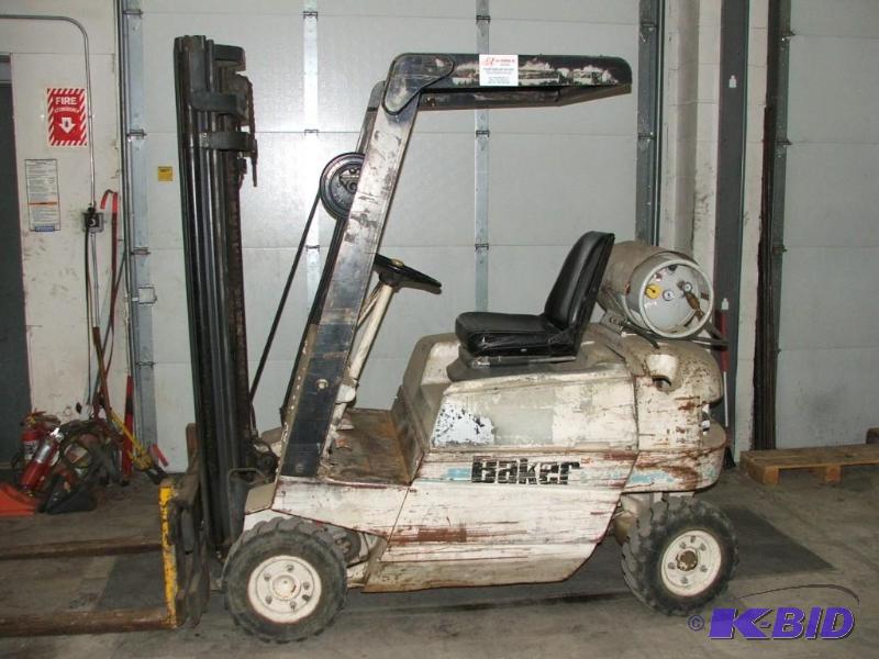 lot 23 image: Baker 3000lb Forklift Model B30-PL, sn 33050...