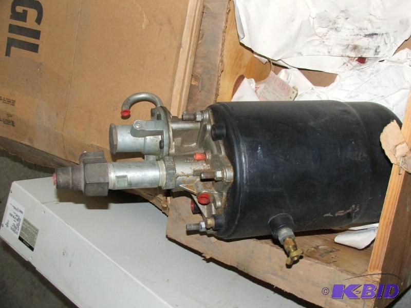 lot 30 image: New forklift part...