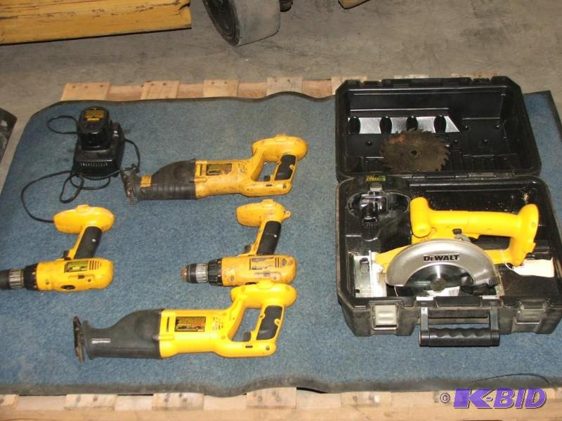lot 32 image: Lot of 18v DeWalt power tools, all tools work...