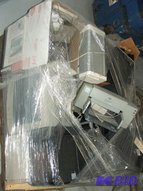 lot 38 image: Pallet lot of assorted electronics...