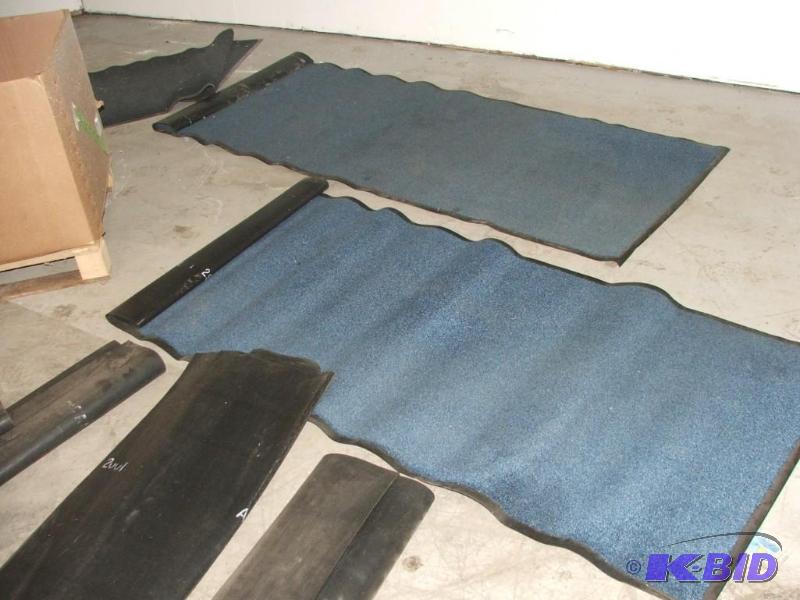 lot 39 image: Large lot of rubber backed runner style floor...
