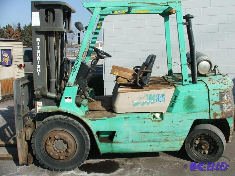 lot 9 image: Mitsubishi FG35 Forklift