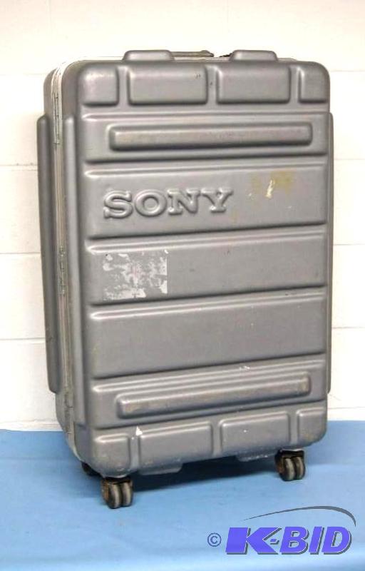lot 65 image: Hard Sided, Padded Inside TravelCarry Case on wheels