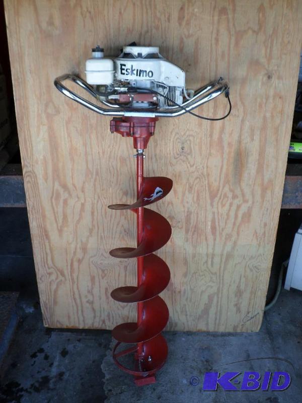 lot 10 image: Eskimo 10" Gas-Powered Ivce Auger, Throt...