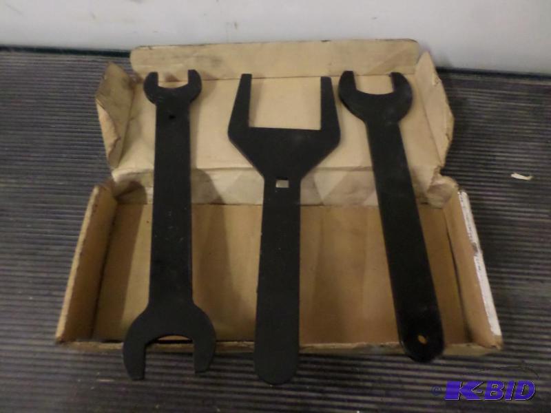 lot 100 image: Ford Fan Clutch Wrench Set...