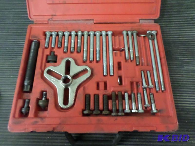 lot 101 image: Blue Point Soft-Grip Puller Set...