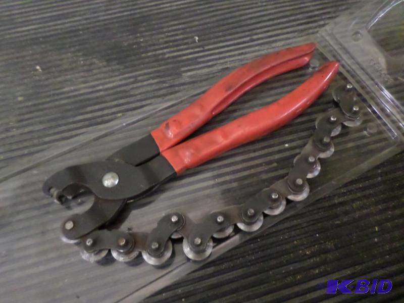lot 106 image: Handheld Exhaust Cutter Tool...