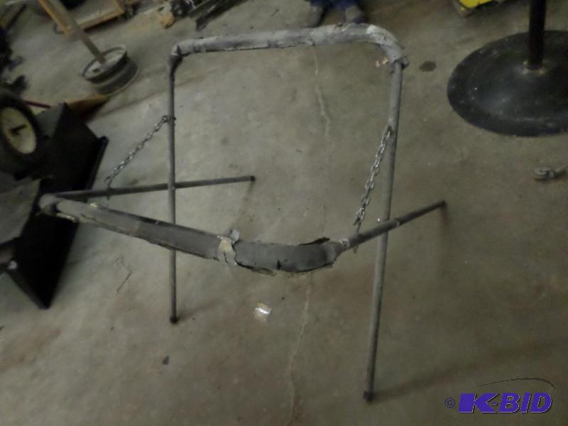 lot 107 image: Portable Folding Work Stand...