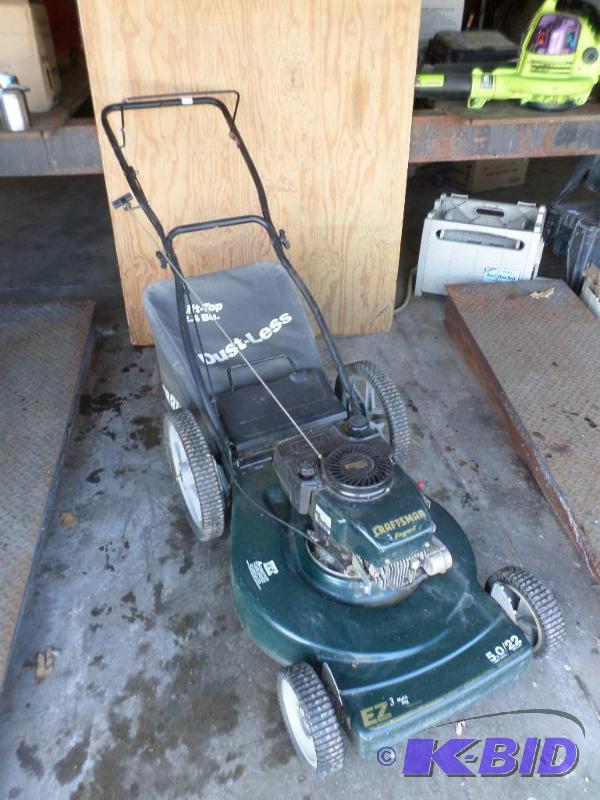 lot 12 image: Craftsman 22" 5HP Lawn Mower With Bagger...