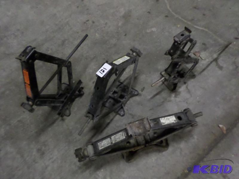 lot 121 image: Lot Of (4) Screw Jacks...
