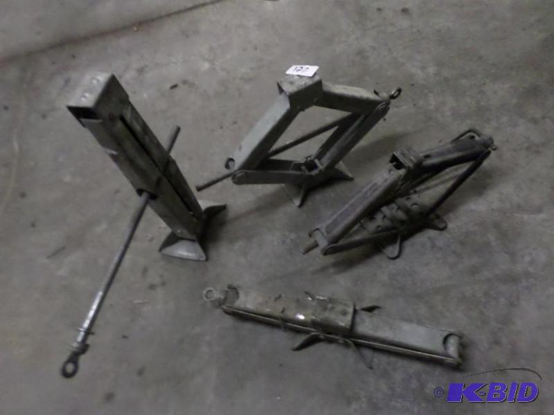 lot 122 image: Lot Of (4) Screw Jacks...