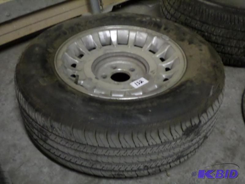 lot 132 image: (1) Goodyear Eagle P2257016 Tire With 5-Lug...