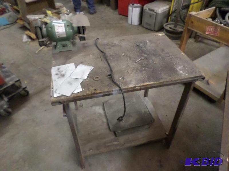 lot 150 image: 24&quotx36" Steel Framed Shop Table Wit...
