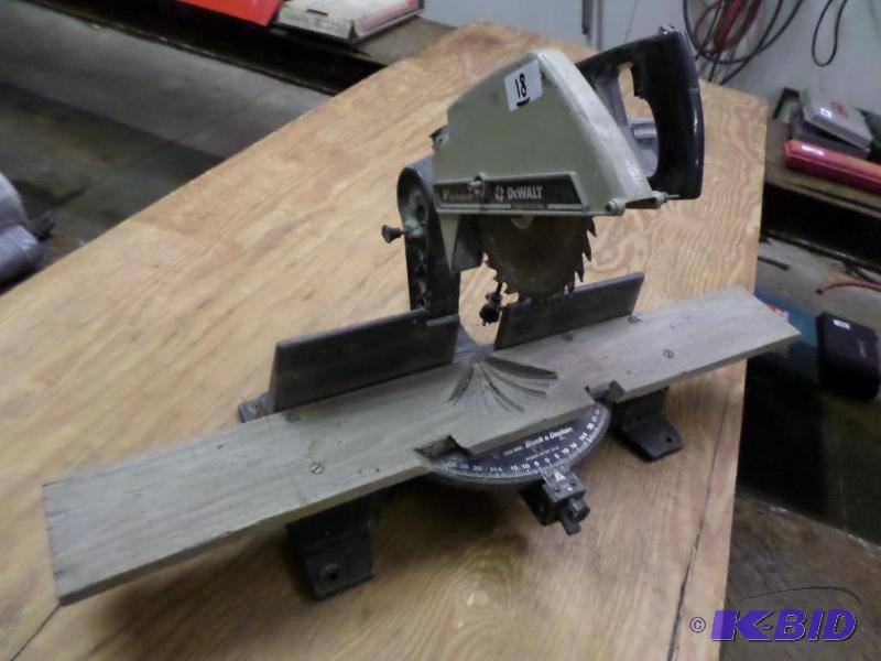 lot 18 image: DeWalt 7715 120Volt 9" Miter Saw...