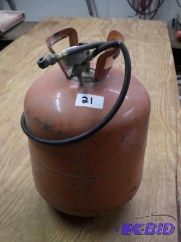 lot 21 image: Homemade Air Tank With Hose...