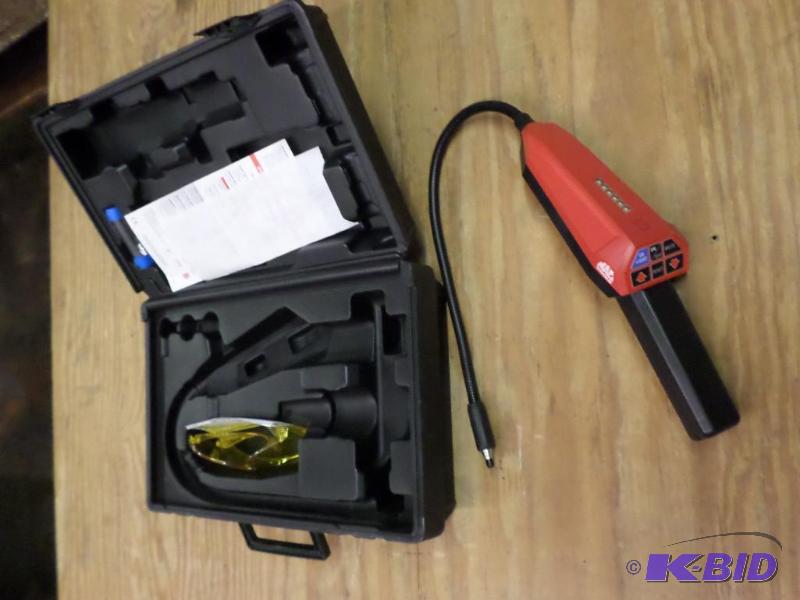 lot 32 image: MAC ACL2700 Electronic Leak Detector With UV ...