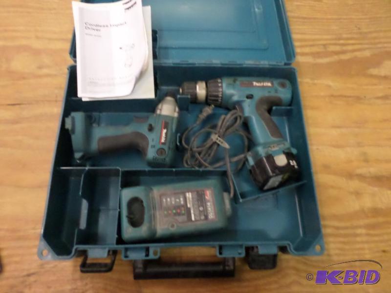 lot 33 image: Makita Cordless Impact Driver & Drill Set...