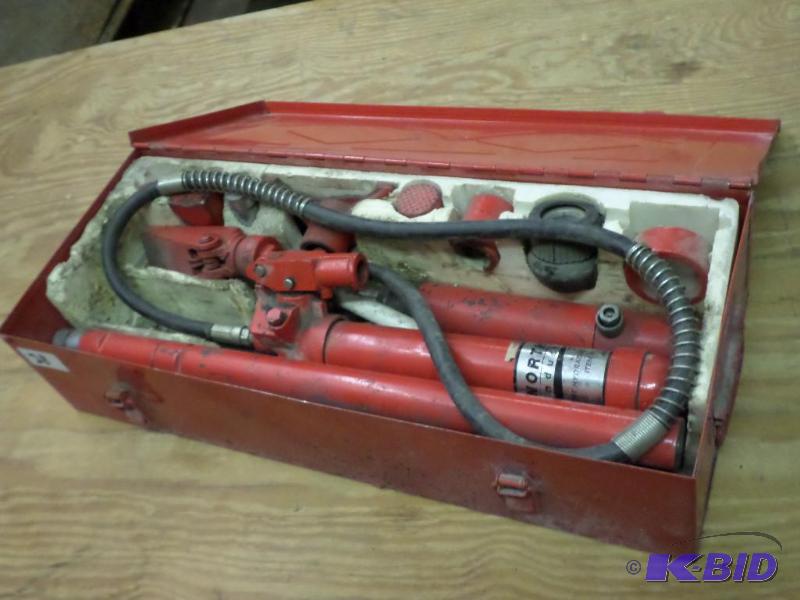 lot 38 image: Northern 10-Ton Hydraulic Ram Sytstem Set...