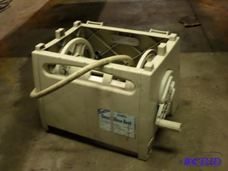 lot 46 image: Plastic Garden Hose Reel...