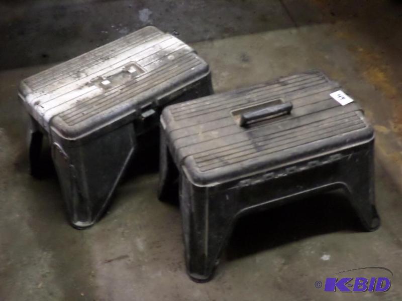 lot 49 image: (2) Snap-On Plastic Work StoolsSteps With St...