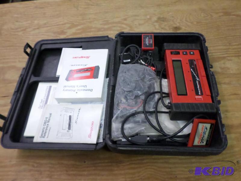 lot 54 image: Snap-On MT2500 Automotive Scanner Set...