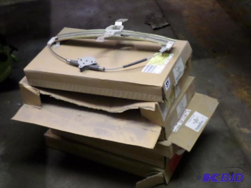 lot 59 image: (6) 1998-2001 Lincoln Towncar Window Regulato...
