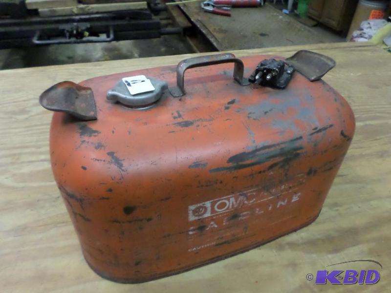 lot 61 image: OMC 6-Gallon Plastic Boat Fuel Tank...