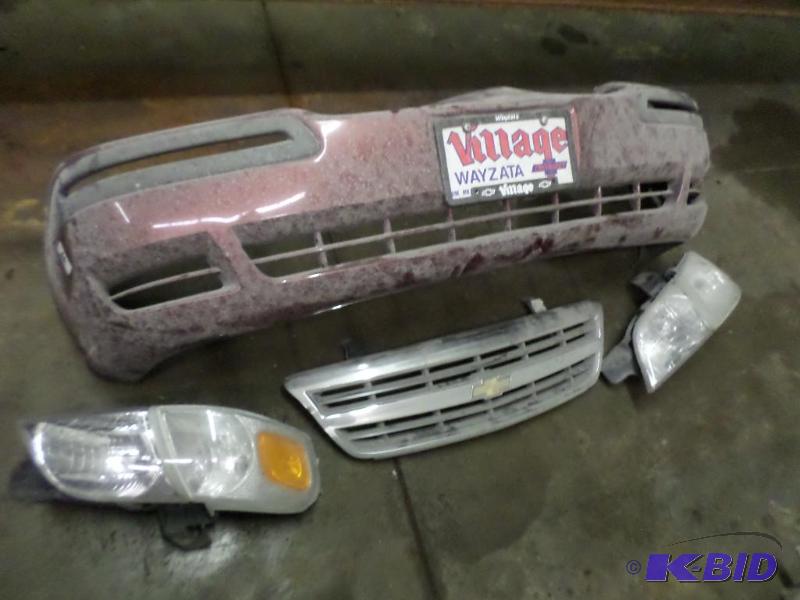 lot 66 image: 2002 Chevrolet Venture Front Bumper Cover-Gri...