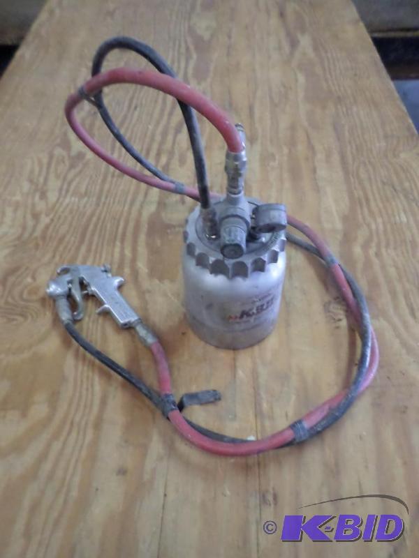 lot 80 image: DeVilbiss KBII Two-Quart Pressure Pot With Ho...