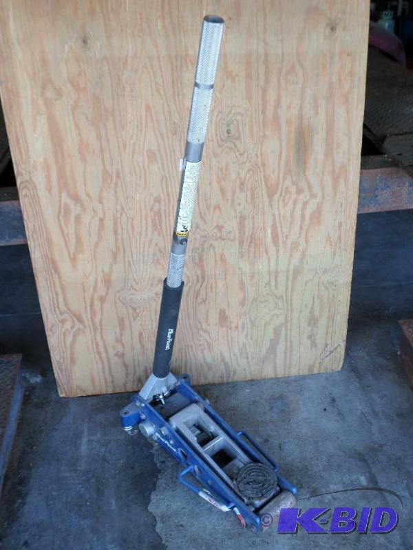 lot 82 image: Blue-Point Low Profile Aluminum 3000# Floor J...