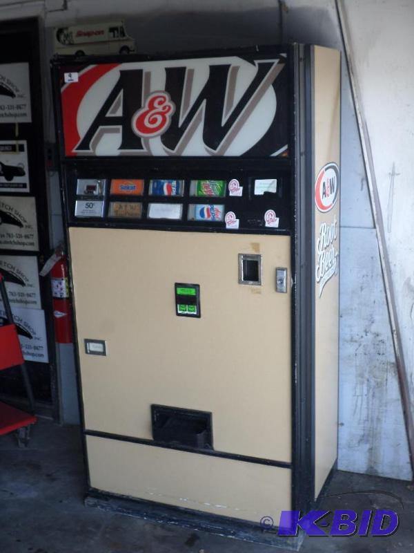 lot 9 image: A&ampW 6-Selection Pop Machine With Bill Cha...