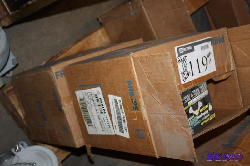 Box Lot of (2) Philis Master Halogen Spot Light 75W 2500 Hours app. 19 ct.