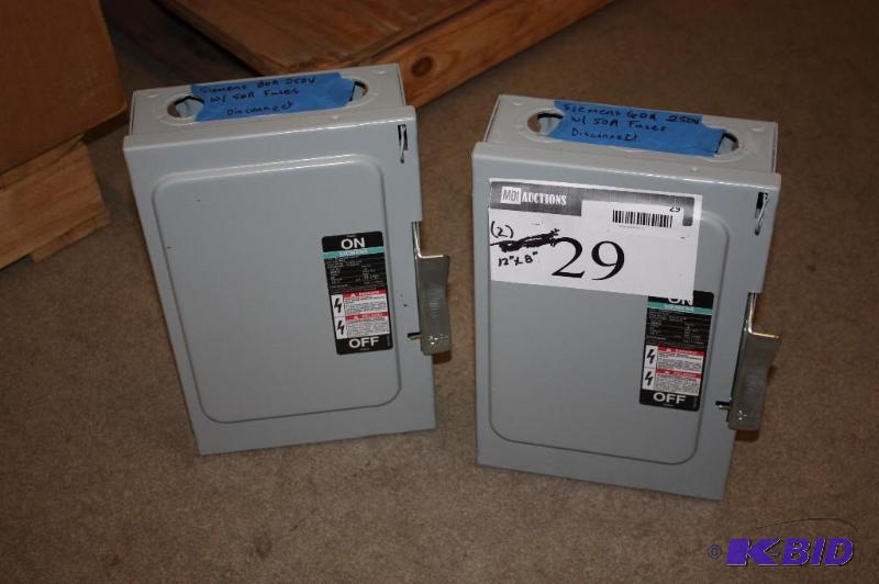 Lot of (2) Siemens I-T-E General Duty Enclosed Switch Vacu-Break Switch 240V 30A 3 Ph 8 x 7.