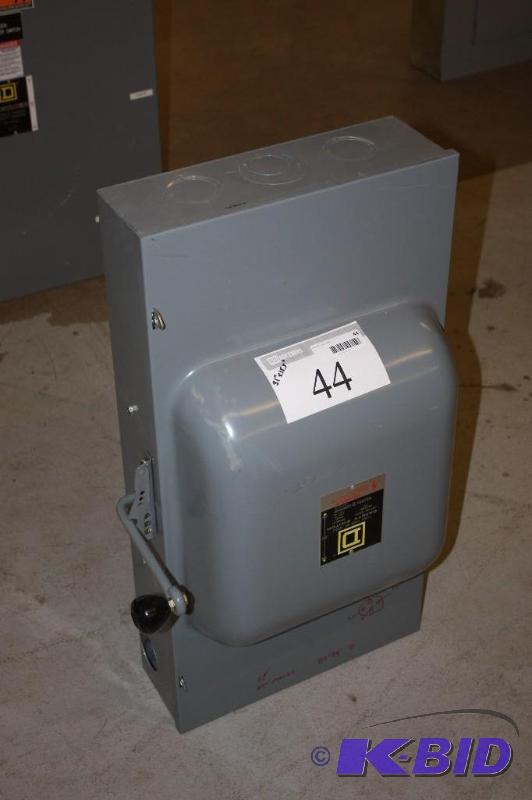 Square D Safety Switch 200A 240V 250V DC Type 1 Enclosure STD 15 H.P. 240V 1 Ph 31 x 15.5.