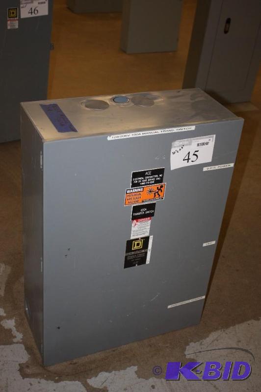 Square D Double Throw Saftey Switch Not Fusible Type 1 Enclosure 200A 240Vac 60Hz 32 x 25.