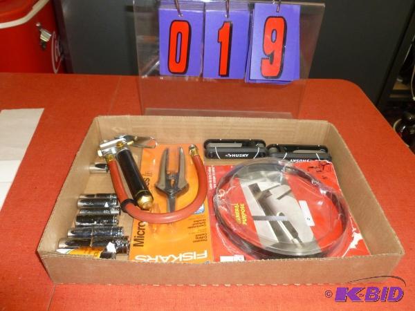 lot 19 image: Flat of tools. As shown. Terms. Cash or Credi...