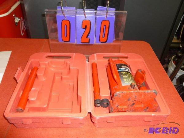 lot 20 image: Grips 12 ton hydraulic jack. Lightly used. Te...