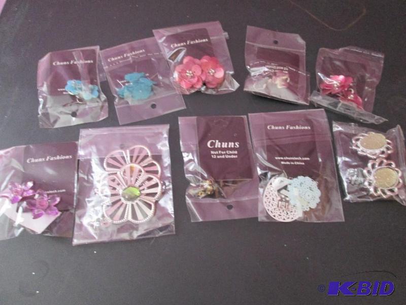 lot 166 image: lot of floral themed earrings brand new- grea...