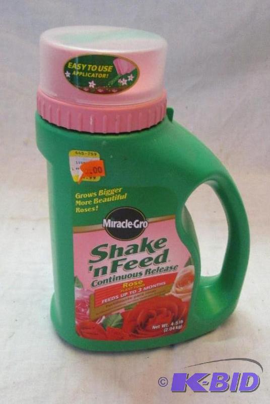 lot 19 image: Miracle-Gro shake n feed continuous release ...