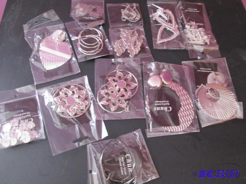 lot 193 image: lot of gold and sliver earrings brand new- gr...