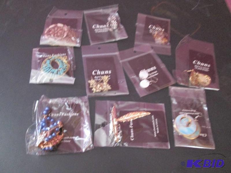 lot 202 image: lot of earrings brand new- great for resale...