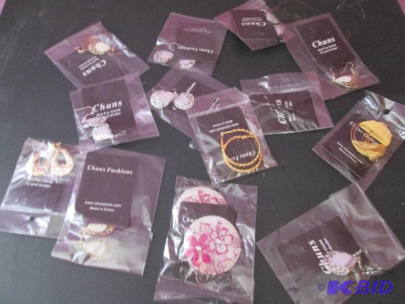 lot 203 image: lot of earrings brand new- great for resale...