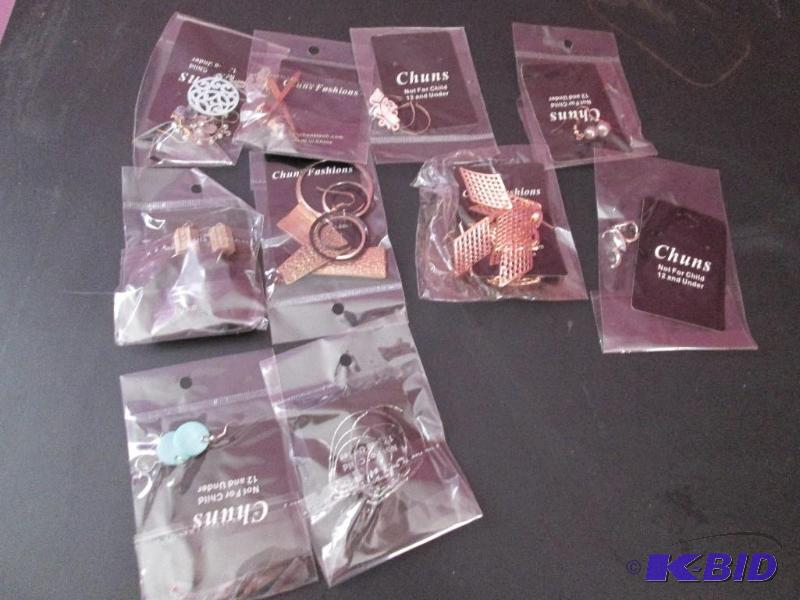 lot 205 image: lot of earrings brand new- great for resale...