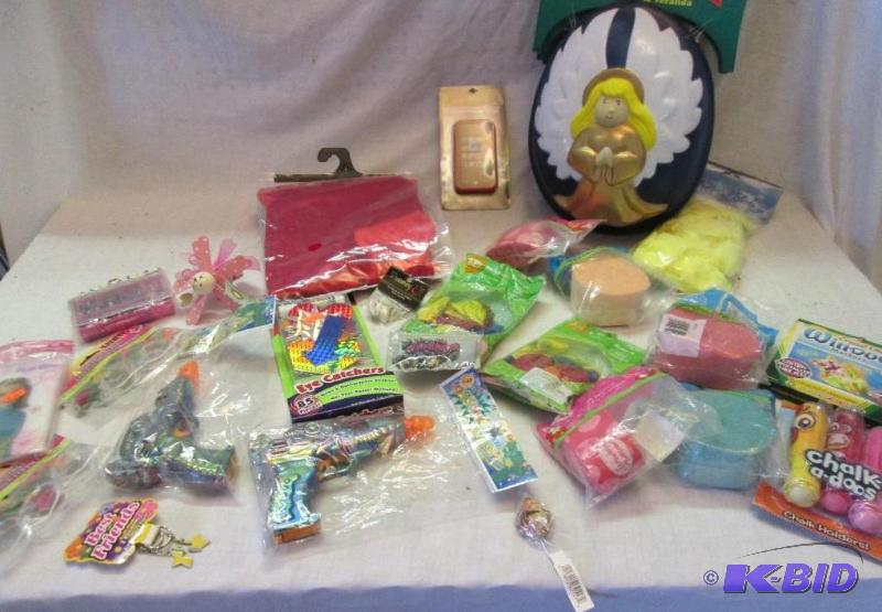 lot 225 image: lot of toys , balloons, water guns, and dcor ...
