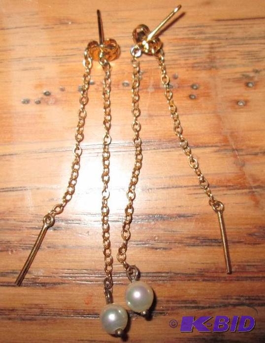 lot 343 image: Fresh water pearl earrings...